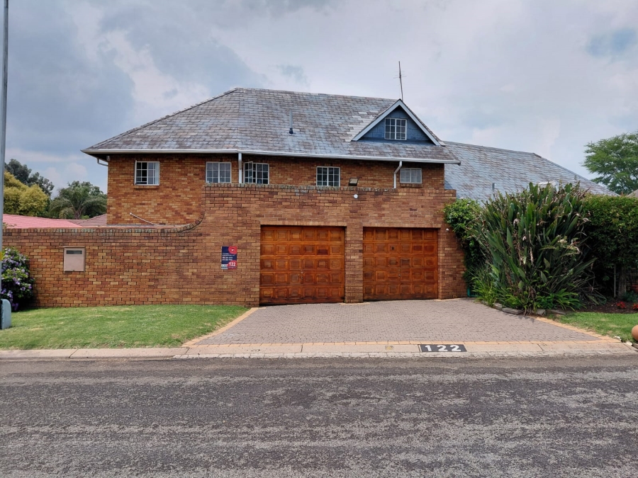 4 Bedroom Property for Sale in Dowerglen Ext 2 Gauteng