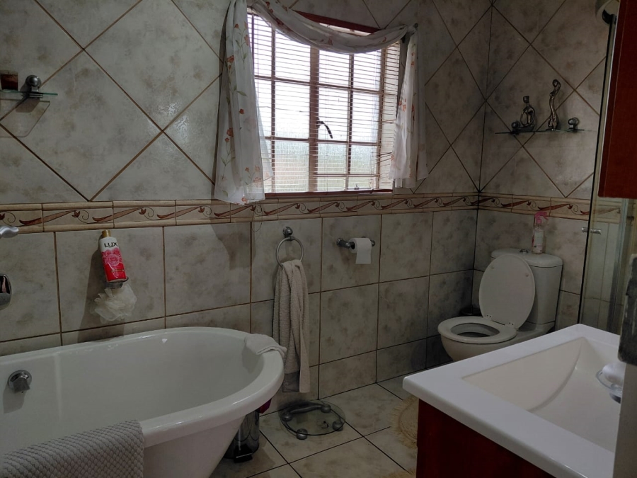 4 Bedroom Property for Sale in Dowerglen Ext 2 Gauteng