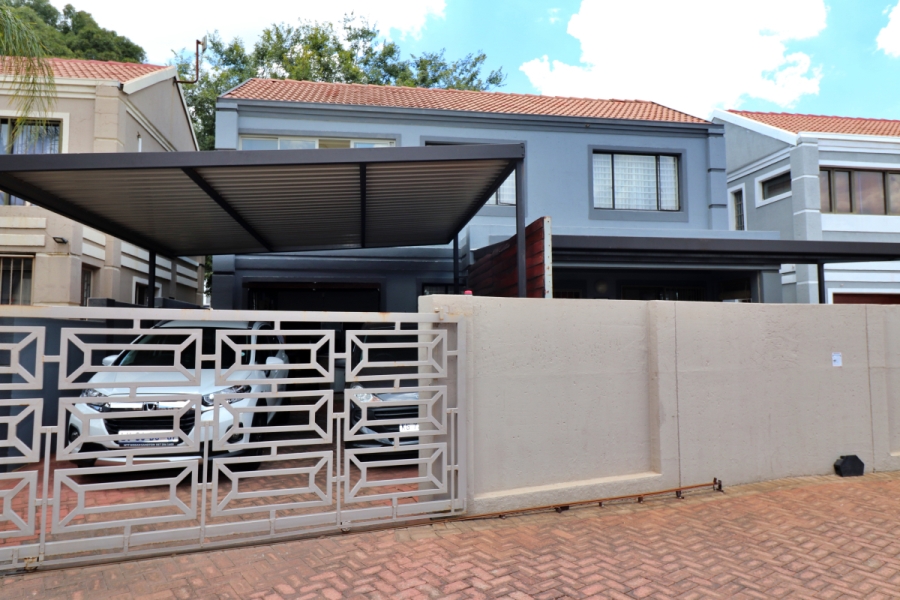 3 Bedroom Property for Sale in Buurendal Gauteng
