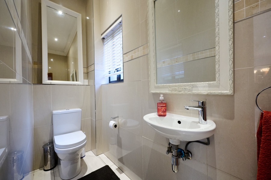 4 Bedroom Property for Sale in Waterfall Country Village Gauteng