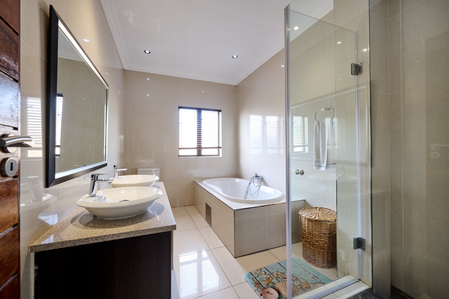 4 Bedroom Property for Sale in Waterfall Country Village Gauteng