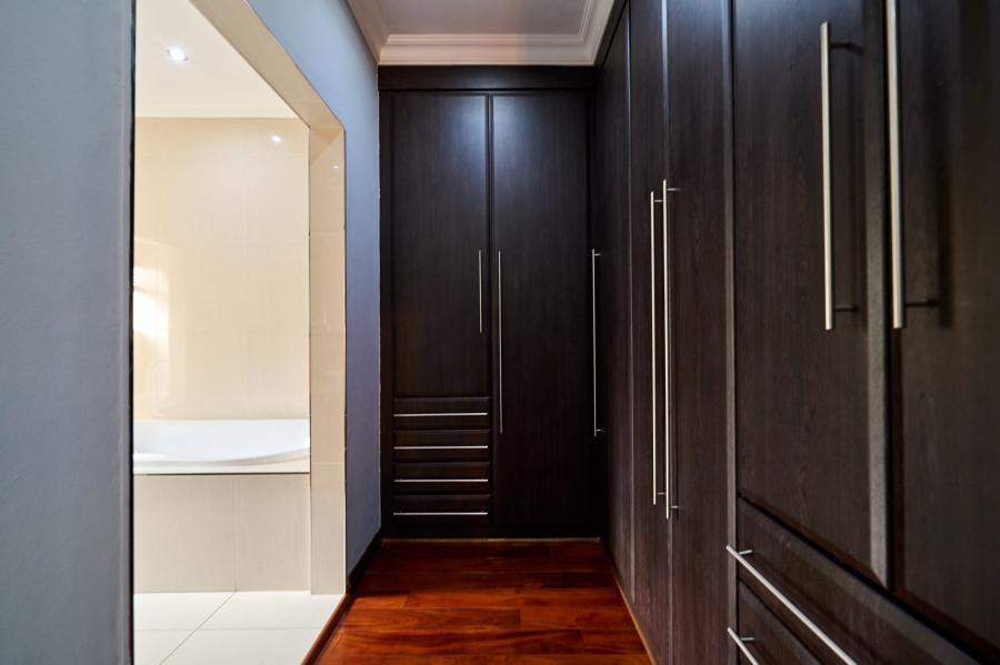 4 Bedroom Property for Sale in Waterfall Country Village Gauteng