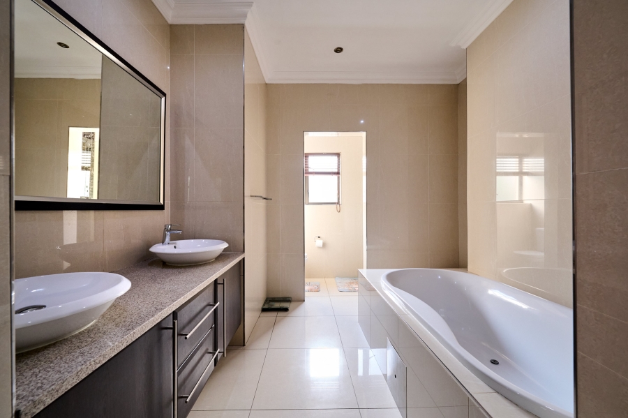 4 Bedroom Property for Sale in Waterfall Country Village Gauteng