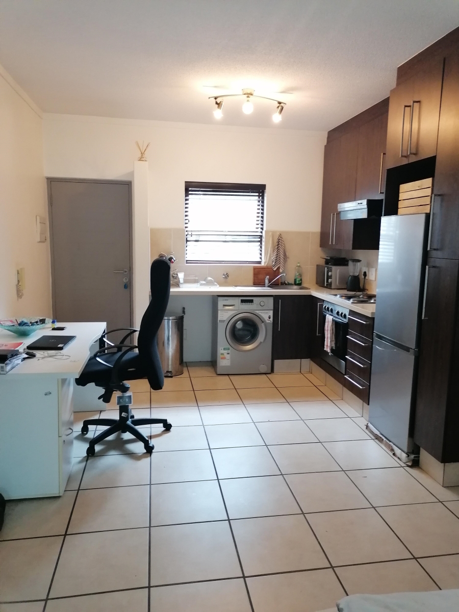 To Let 1 Bedroom Property for Rent in Broadacres Gauteng