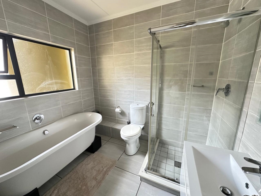 To Let 3 Bedroom Property for Rent in Waterfall Gauteng