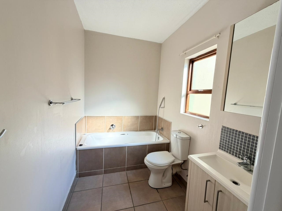 To Let 1 Bedroom Property for Rent in Broadacres Gauteng