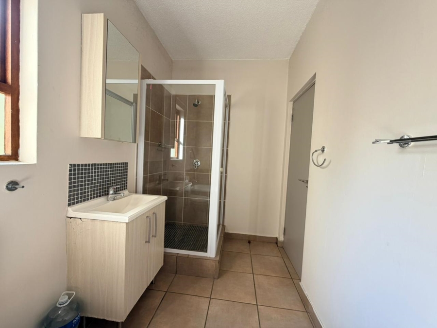 To Let 1 Bedroom Property for Rent in Broadacres Gauteng