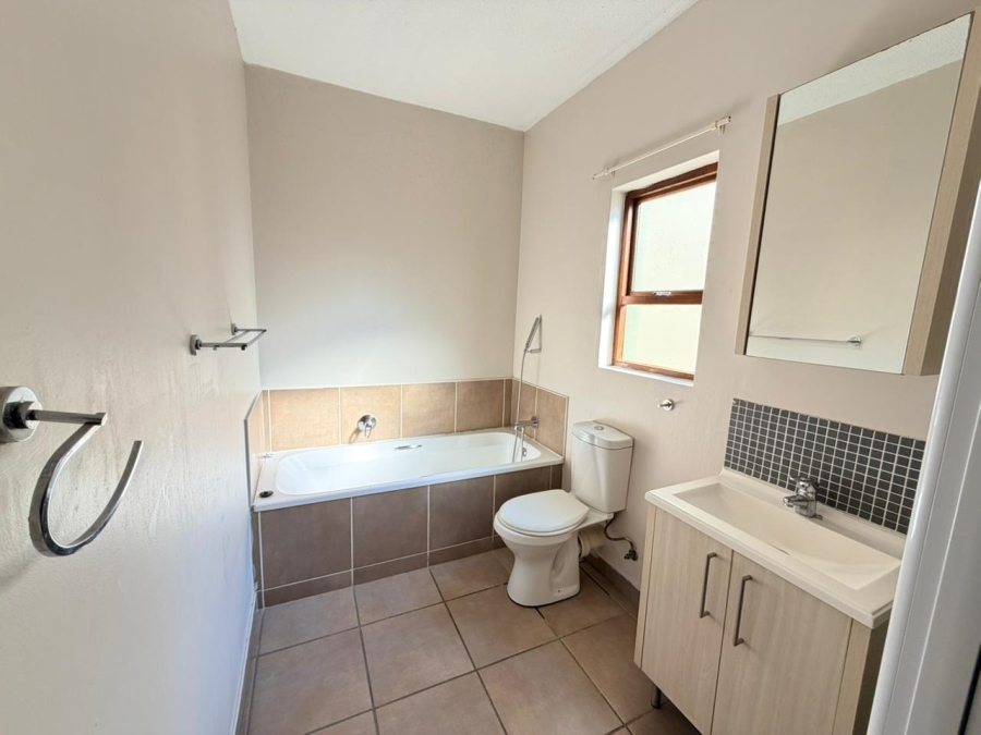 To Let 1 Bedroom Property for Rent in Broadacres Gauteng