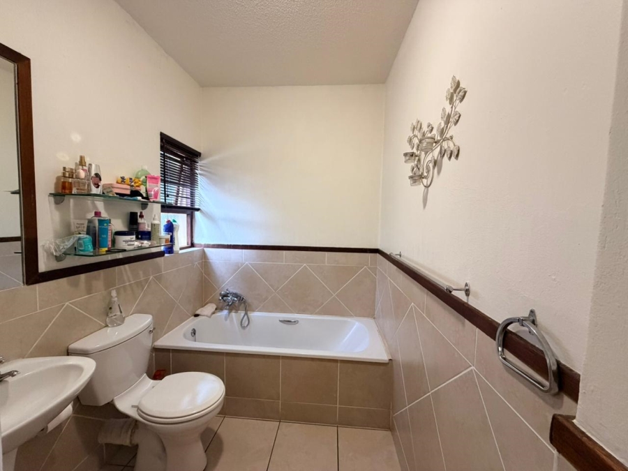 1 Bedroom Property for Sale in Lonehill Gauteng