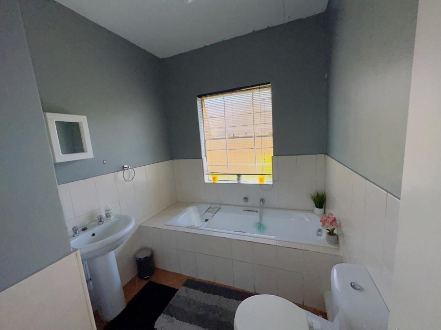 2 Bedroom Property for Sale in Honeydew Gauteng