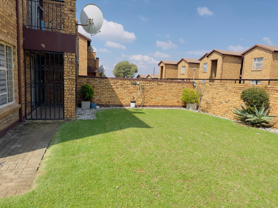 2 Bedroom Property for Sale in Honeydew Gauteng