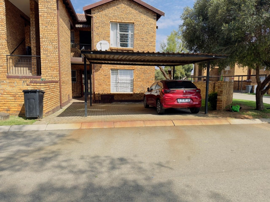 2 Bedroom Property for Sale in Honeydew Gauteng