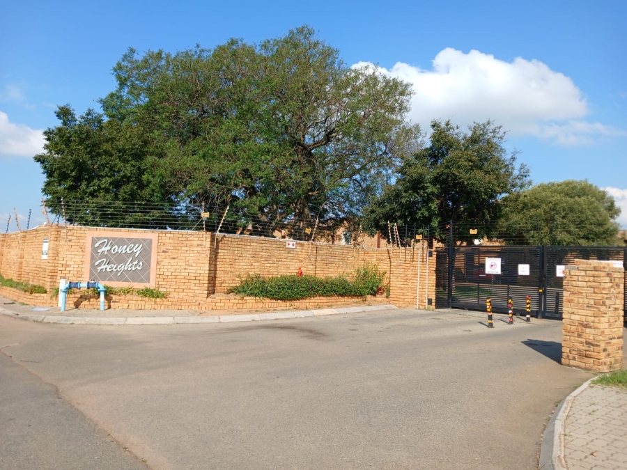 2 Bedroom Property for Sale in Honeydew Gauteng