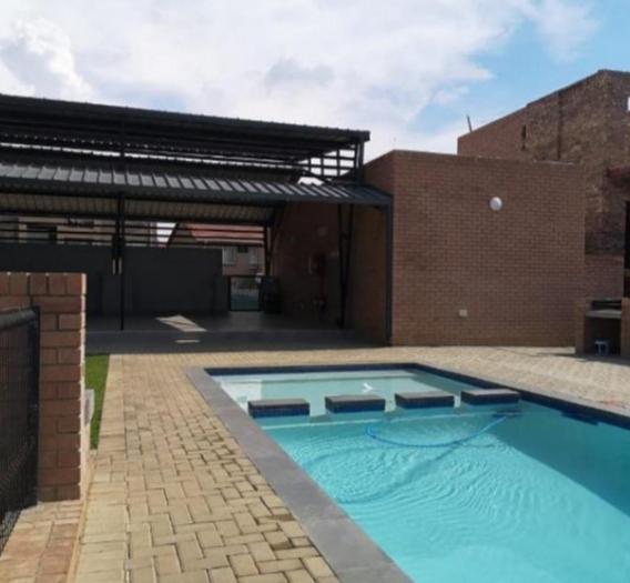2 Bedroom Property for Sale in Vorna Valley Gauteng