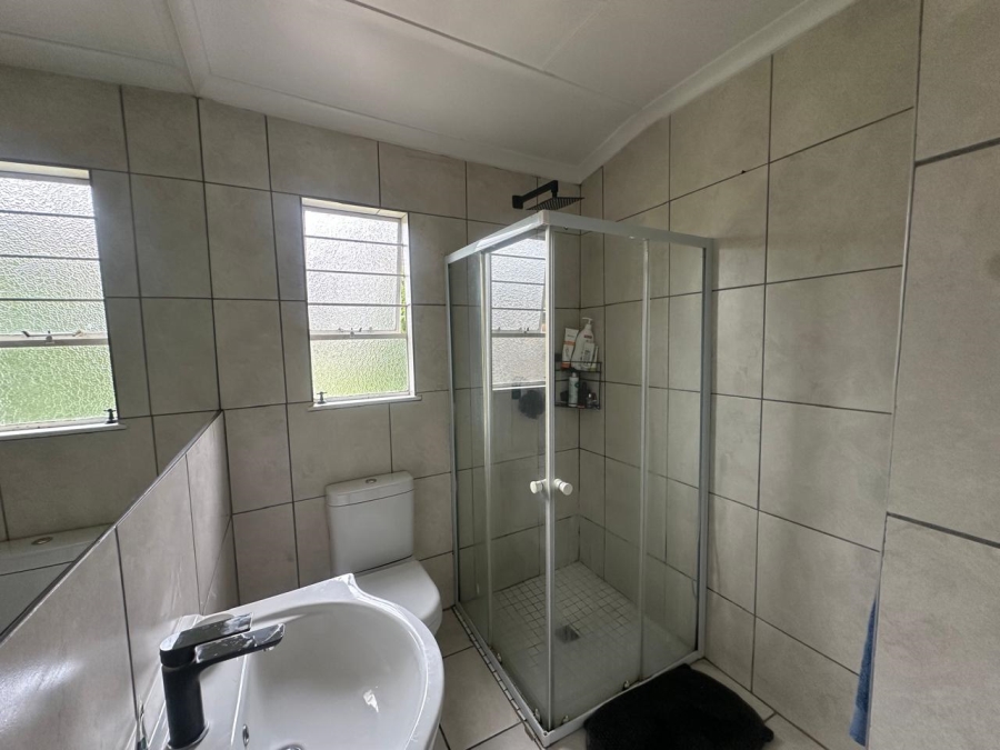 2 Bedroom Property for Sale in Magaliessig Gauteng