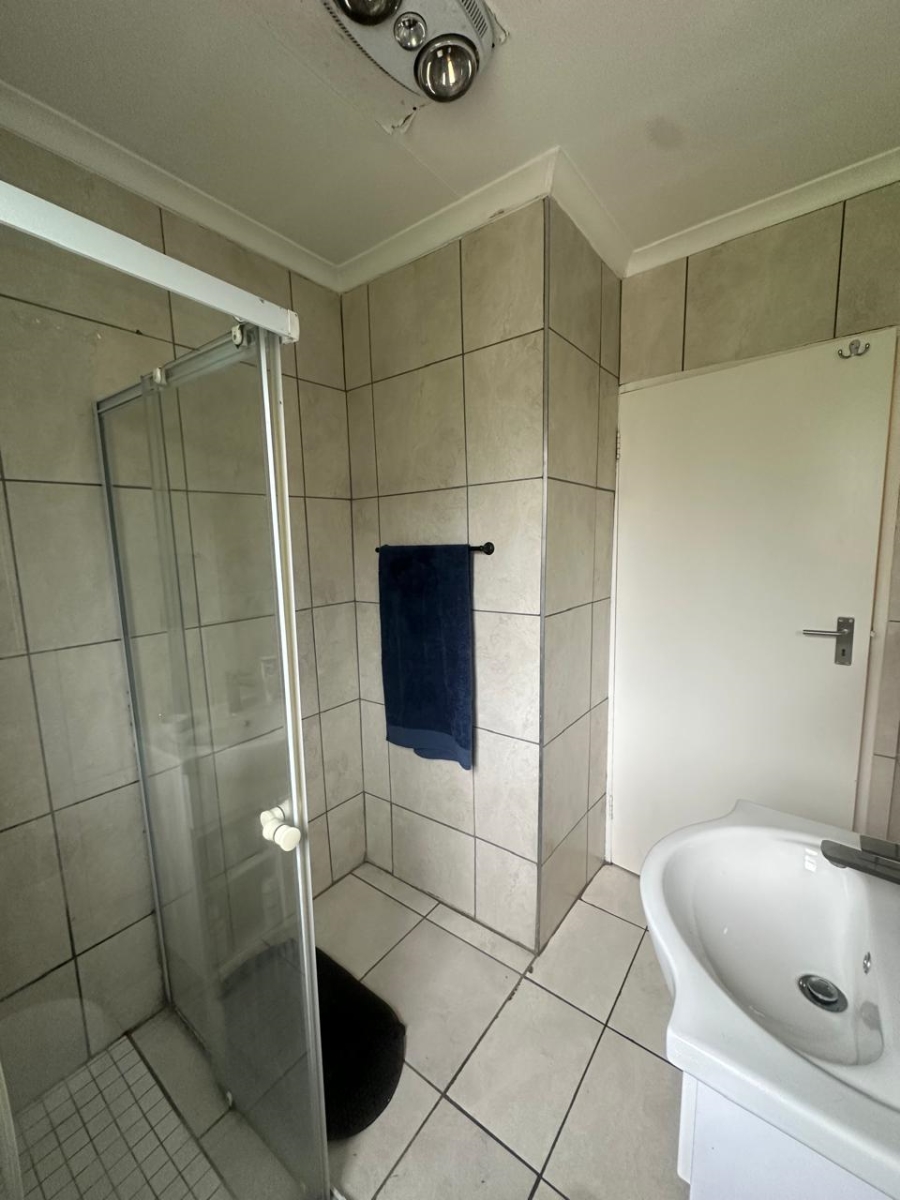 2 Bedroom Property for Sale in Magaliessig Gauteng
