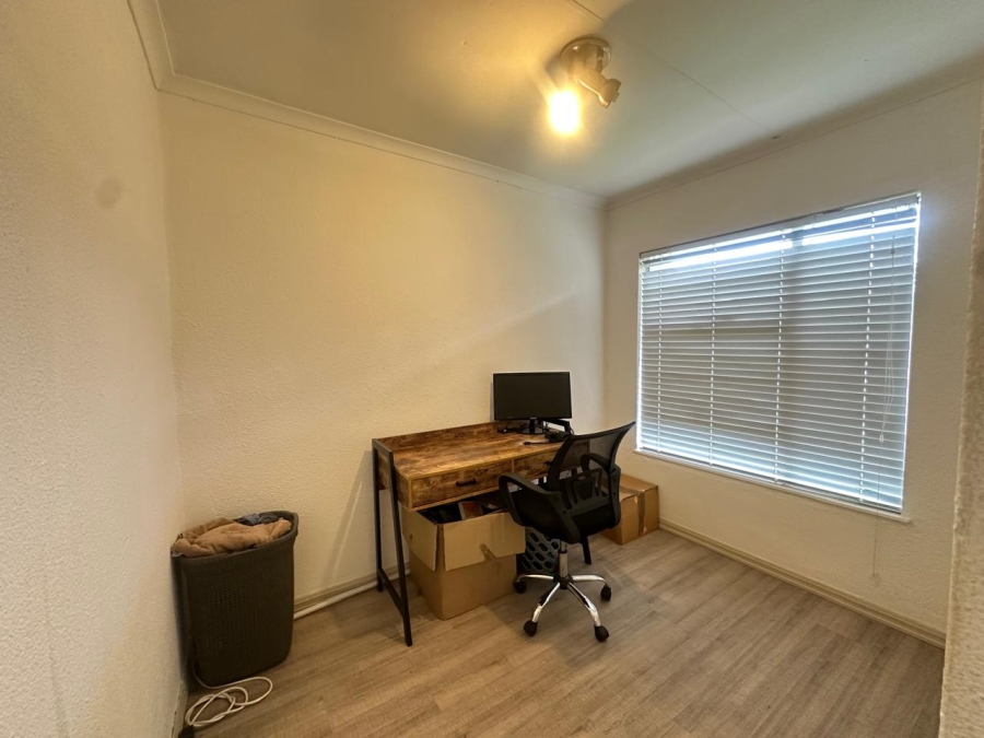 2 Bedroom Property for Sale in Magaliessig Gauteng