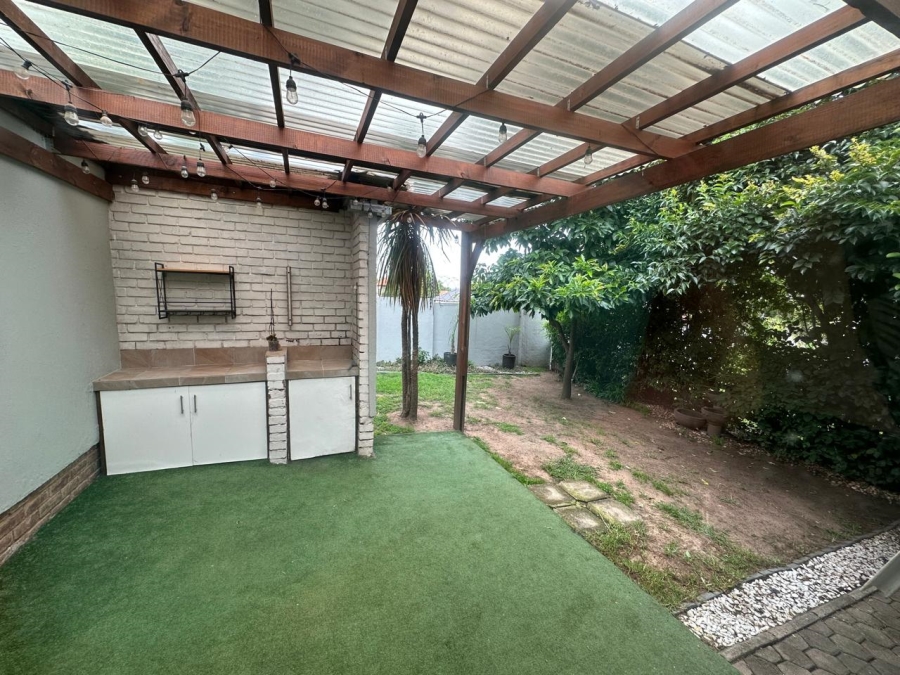 2 Bedroom Property for Sale in Magaliessig Gauteng