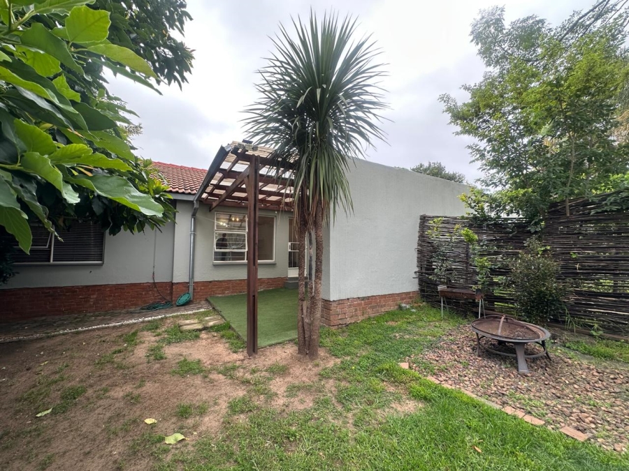 2 Bedroom Property for Sale in Magaliessig Gauteng