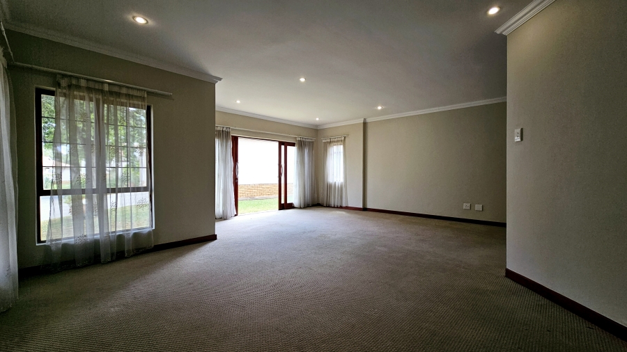 3 Bedroom Property for Sale in Featherwood Retirement Estate Gauteng