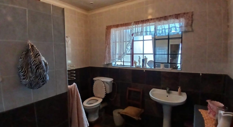 5 Bedroom Property for Sale in Vasfontein AH Gauteng