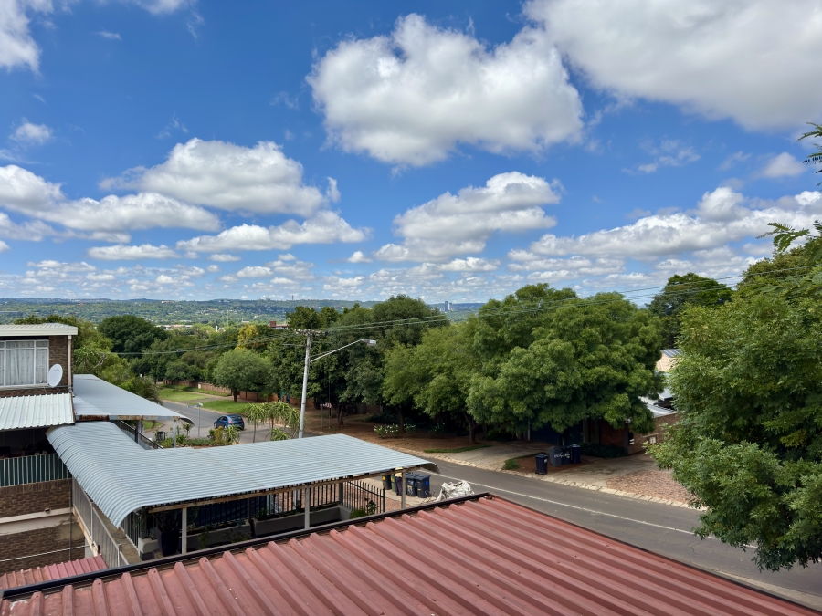 2 Bedroom Property for Sale in Waverley Gauteng