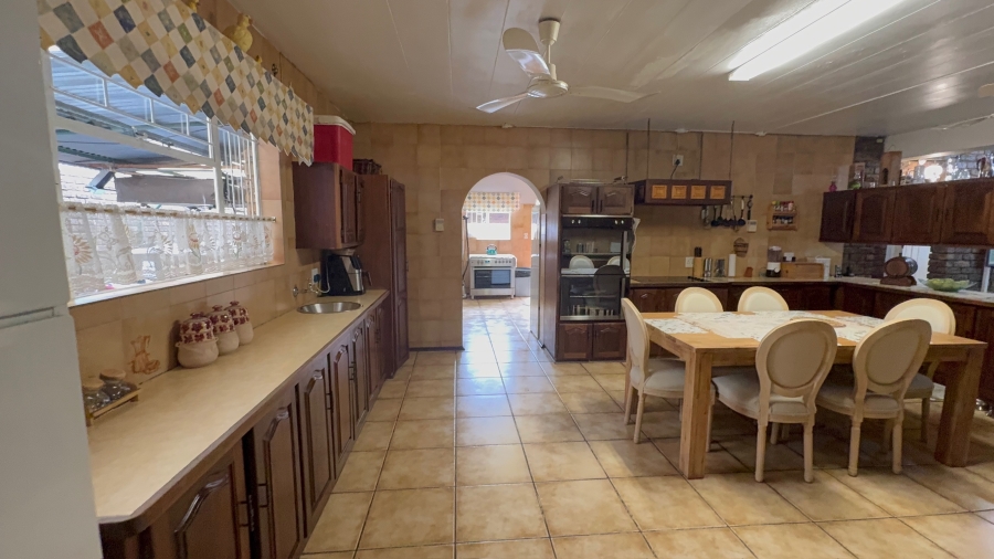 6 Bedroom Property for Sale in Eloffsdal Gauteng