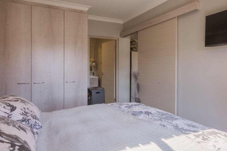 1 Bedroom Property for Sale in Waterkloof Ridge Gauteng