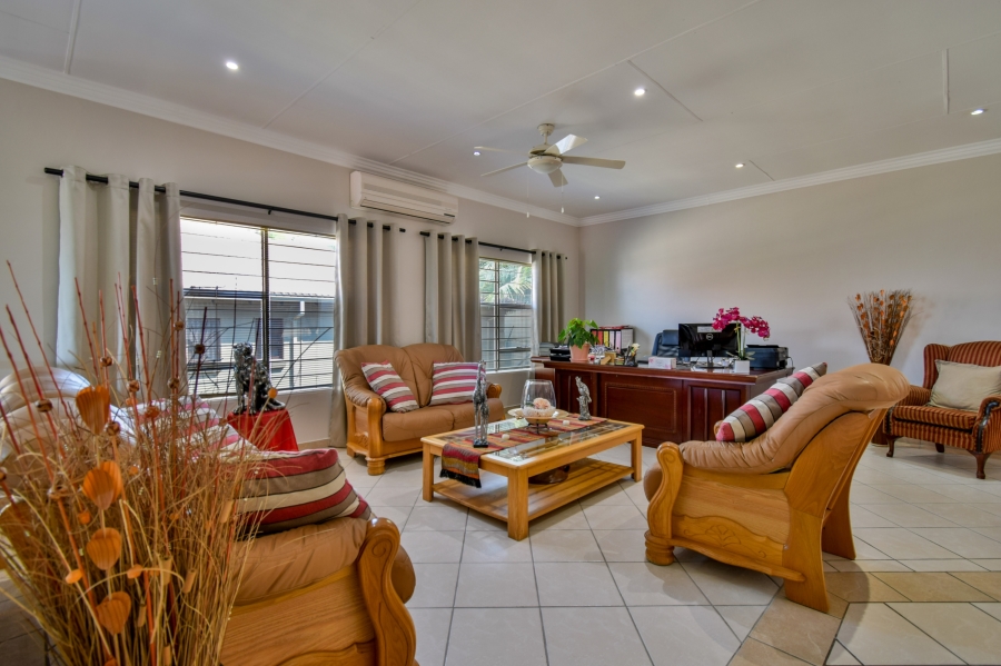 5 Bedroom Property for Sale in Faerie Glen Gauteng