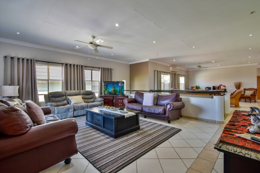 5 Bedroom Property for Sale in Faerie Glen Gauteng