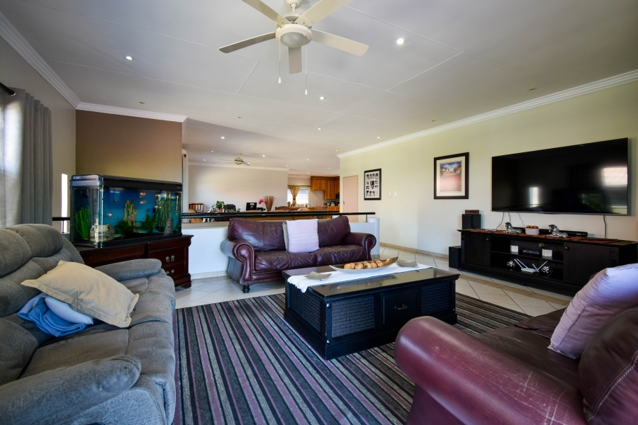 5 Bedroom Property for Sale in Faerie Glen Gauteng