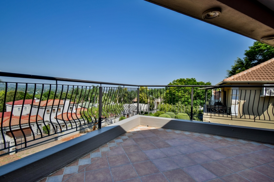 5 Bedroom Property for Sale in Faerie Glen Gauteng