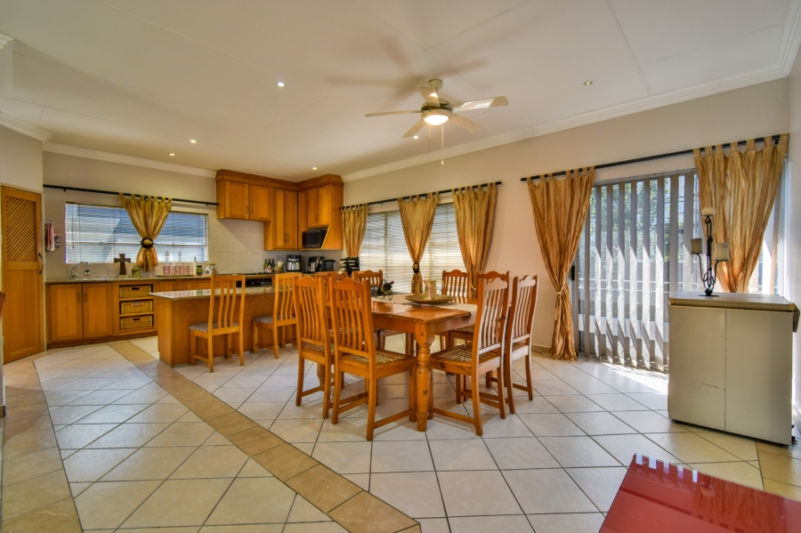 5 Bedroom Property for Sale in Faerie Glen Gauteng