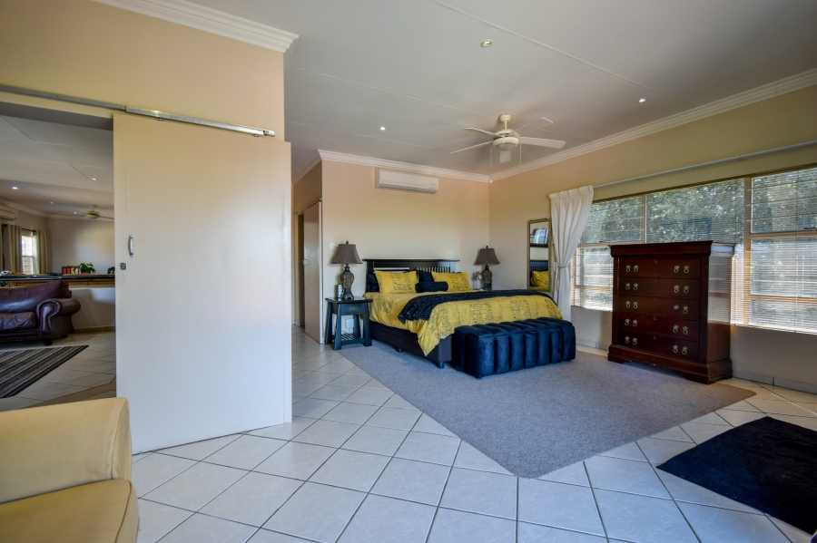 5 Bedroom Property for Sale in Faerie Glen Gauteng