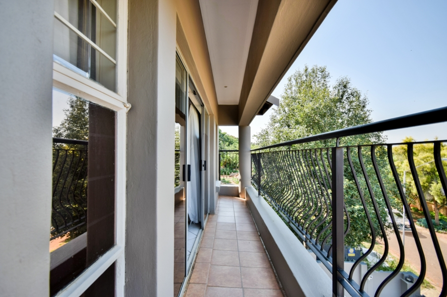 5 Bedroom Property for Sale in Faerie Glen Gauteng