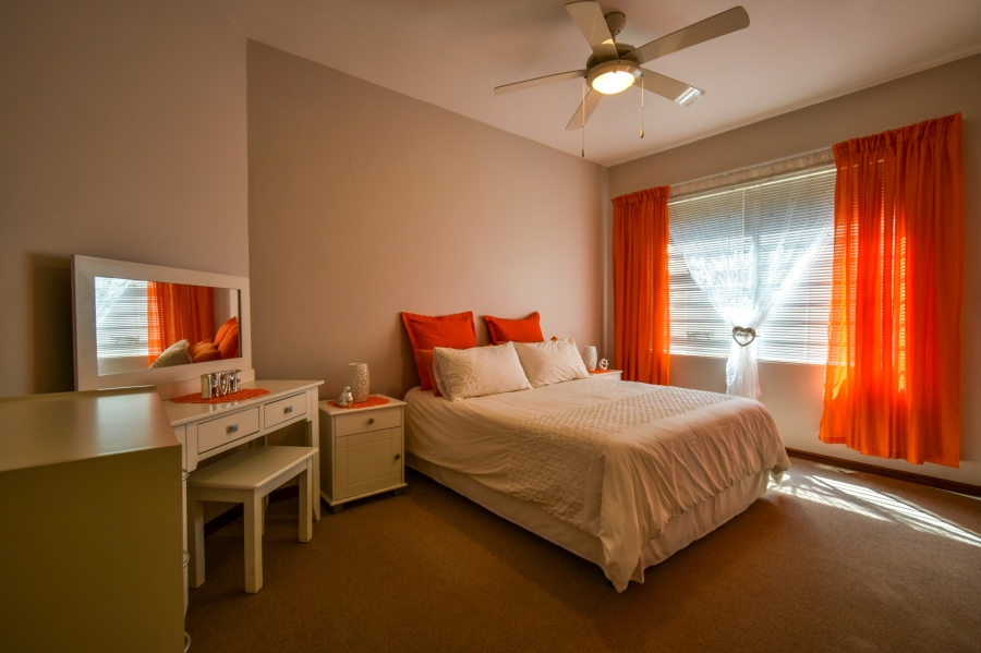 5 Bedroom Property for Sale in Faerie Glen Gauteng