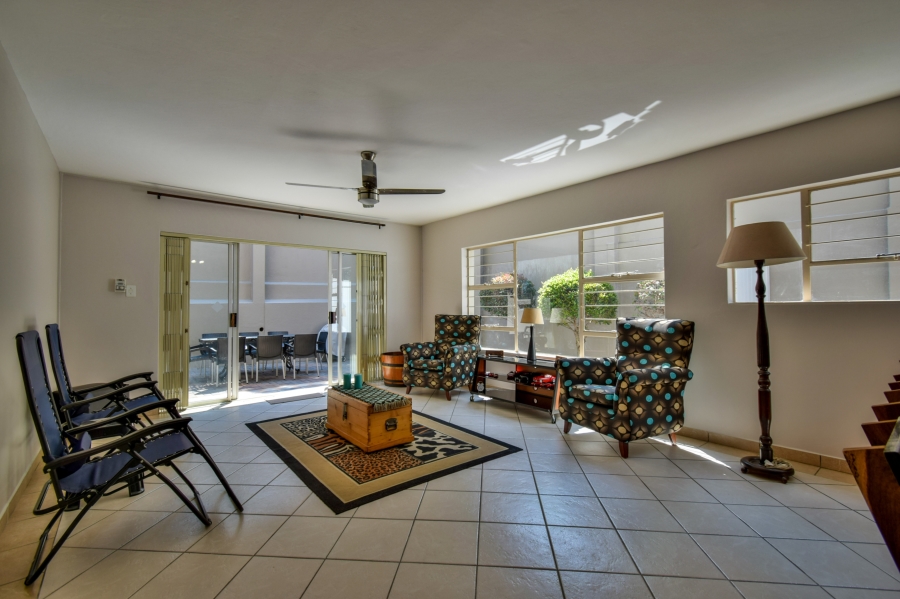 5 Bedroom Property for Sale in Faerie Glen Gauteng