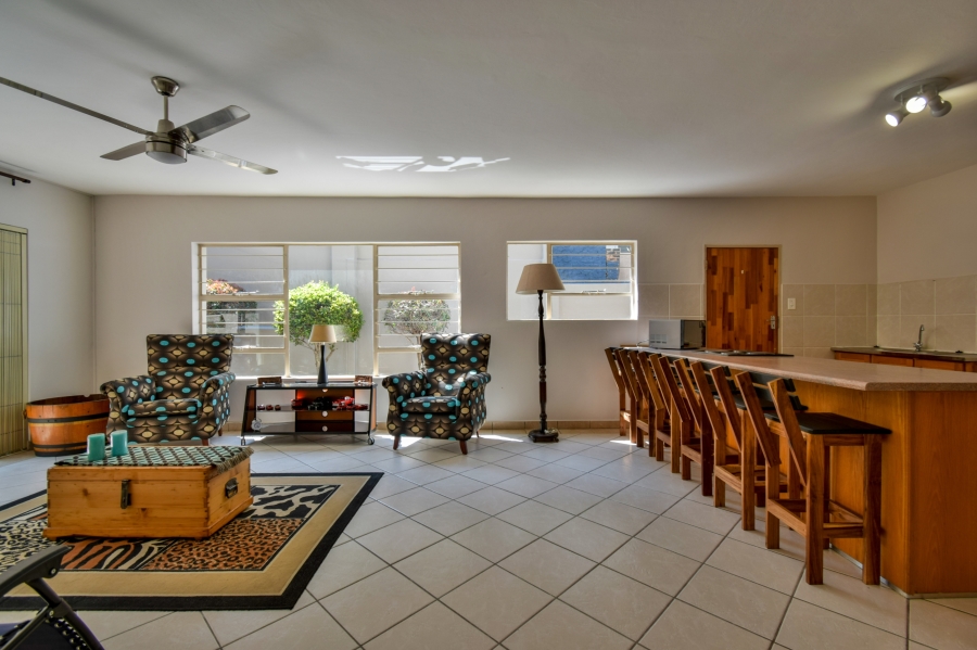 5 Bedroom Property for Sale in Faerie Glen Gauteng