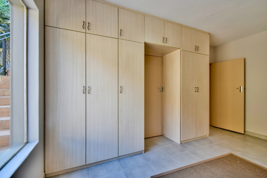 5 Bedroom Property for Sale in Faerie Glen Gauteng