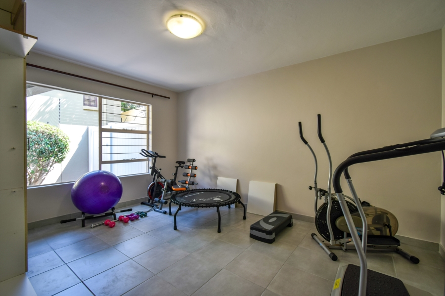 5 Bedroom Property for Sale in Faerie Glen Gauteng