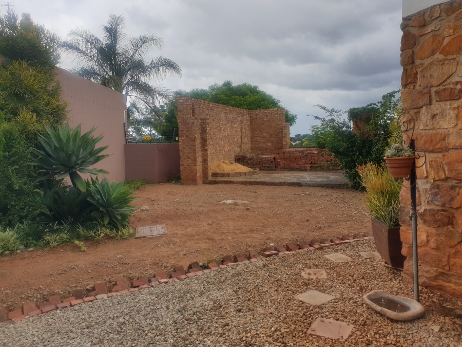 1 Bedroom Property for Sale in Die Wilgers Gauteng