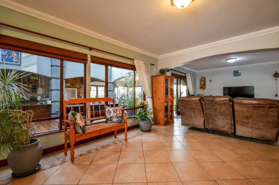 4 Bedroom Property for Sale in Woodhill Estate Gauteng