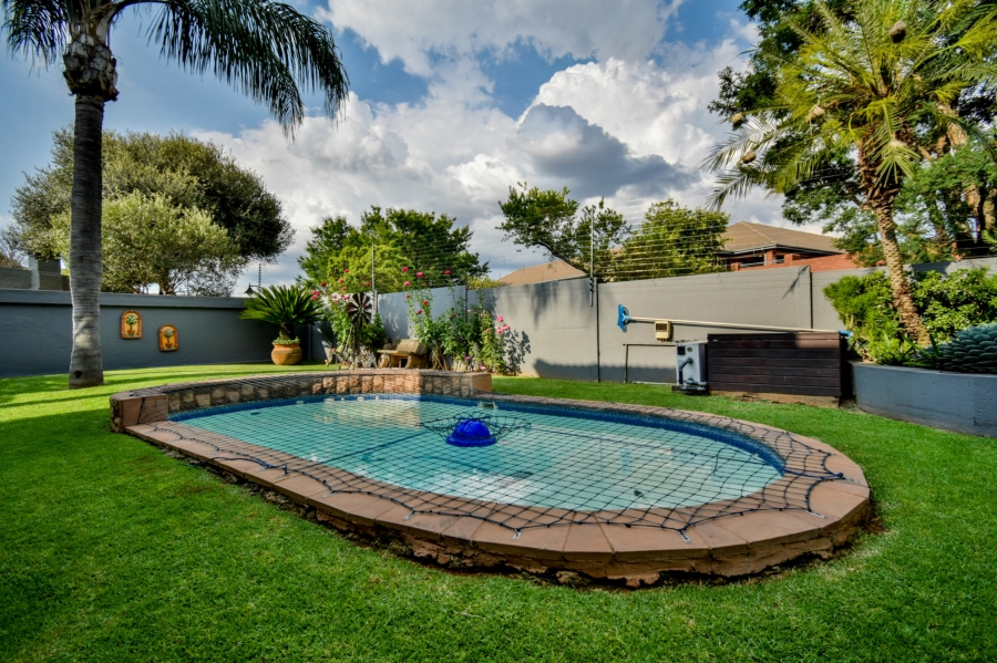 4 Bedroom Property for Sale in Woodhill Estate Gauteng