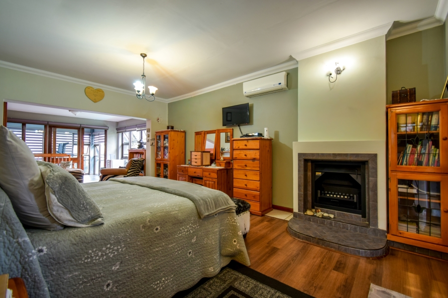 4 Bedroom Property for Sale in Woodhill Estate Gauteng