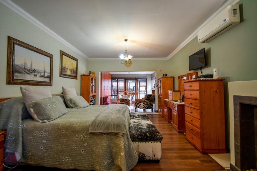 4 Bedroom Property for Sale in Woodhill Estate Gauteng