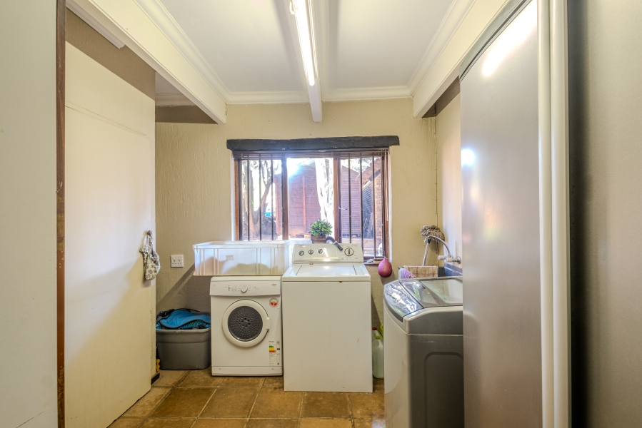 6 Bedroom Property for Sale in Boardwalk Villas Gauteng