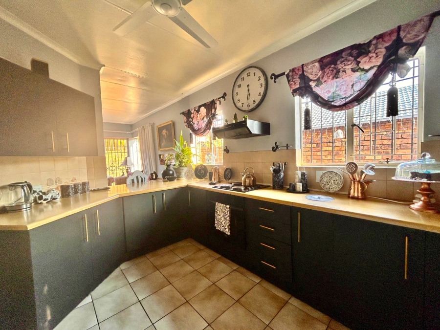 3 Bedroom Property for Sale in Garsfontein Gauteng