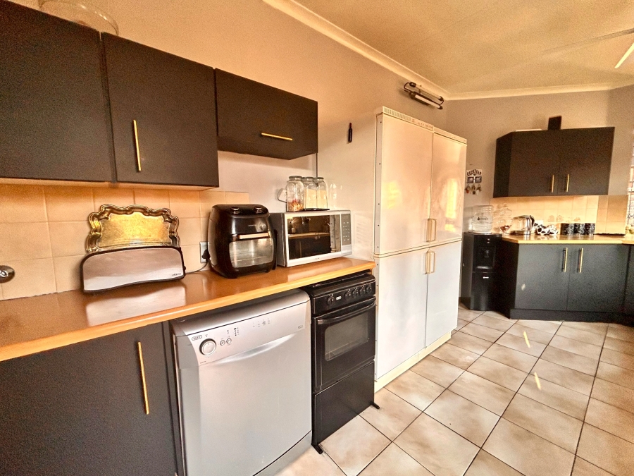 3 Bedroom Property for Sale in Garsfontein Gauteng