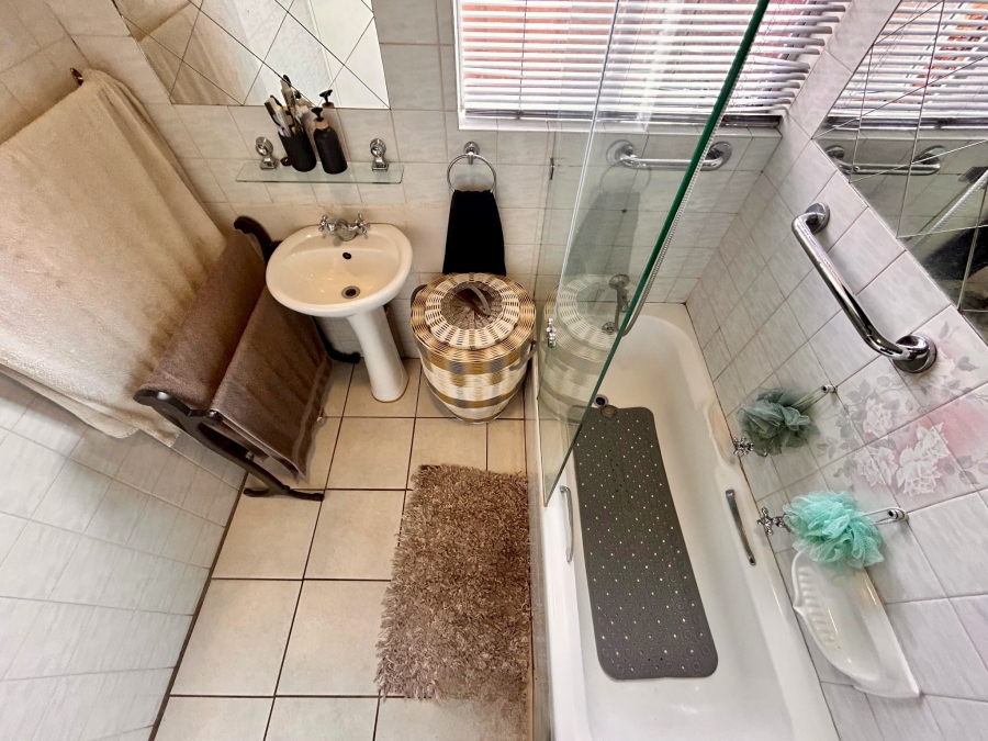 3 Bedroom Property for Sale in Garsfontein Gauteng