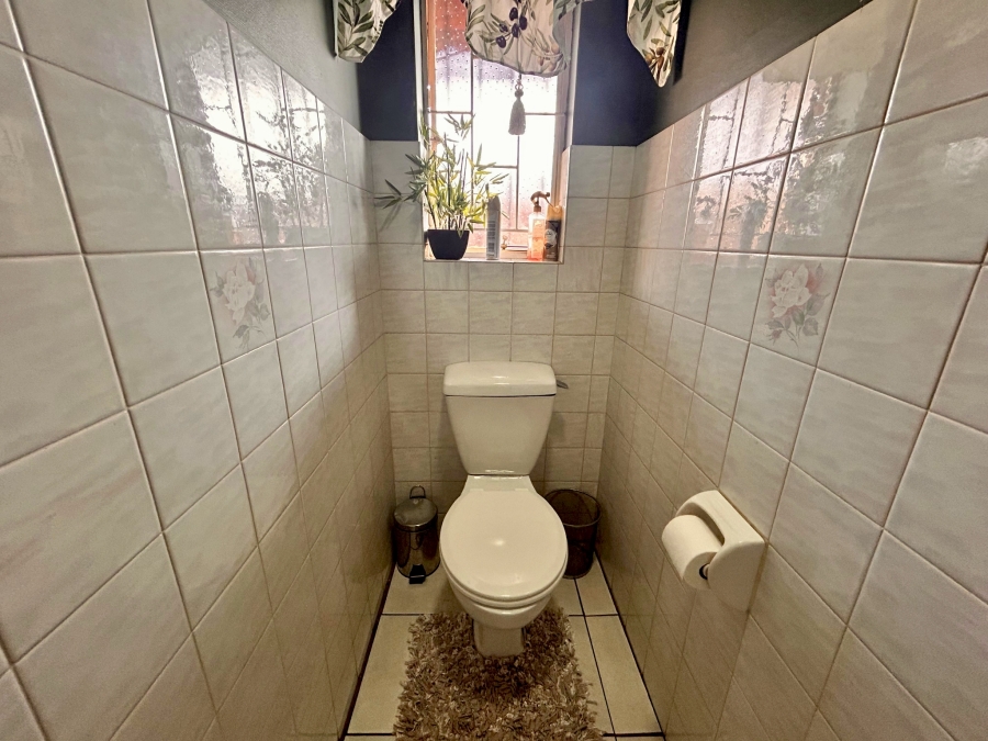 3 Bedroom Property for Sale in Garsfontein Gauteng